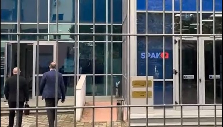 NIS SEANCA PËR ILIR BEQAJN/ Kush janë dy prokurorët që kërkuan ‘detyrim paraqitjeje’ për ish-ministrin