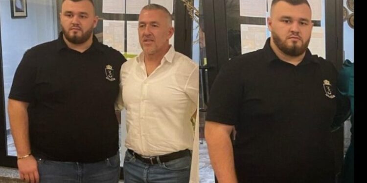GRUPI I BREÇANIT E PRISTE NË BURG/ I biri në përgjime: Babi thotë hiqni telefonat. Ishallah biem në një sektor
