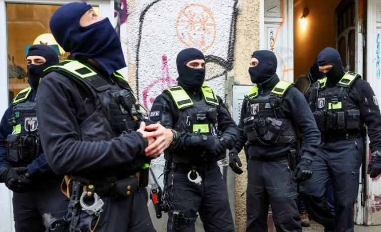 GJERMANI/ Qindra policë bastisin pronat e mbështetësve të Hamasit