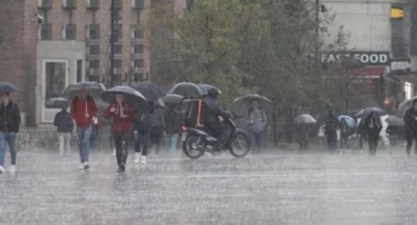 PARASHIKIMI I MOTIT/ Dita e sotme do të jetë me vranësira dhe reshje shiu me rrebeshe dhe stuhi