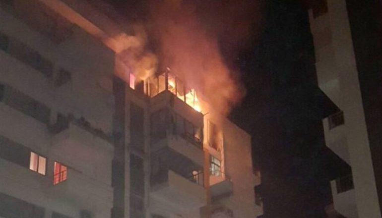 E RËNDË NË TIRANË/ Zjarr në katin e 5-të të një pallati në rrugën ‘Ferit Xhajko’, ndërron jetë 57-vjeçari