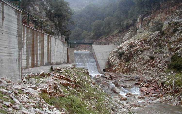 TRAGJIKE/ Rrëshqitje dheu në Greqi, humb jetën emigranti shqiptari