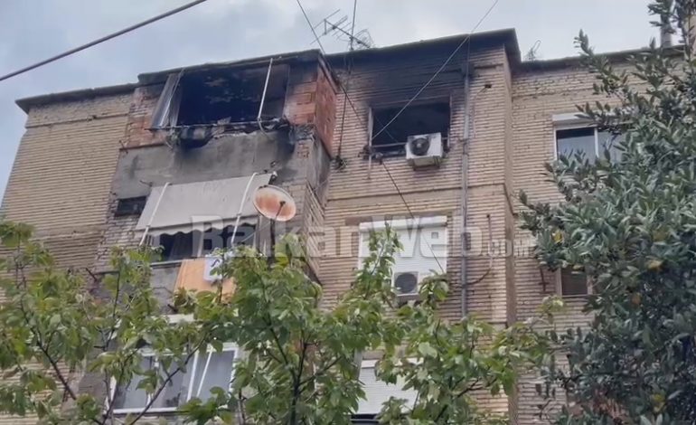 57-VJEÇARI HUMBI JETËN NGA FLAKËT/ Pamjet nga banesa që u dogj sot në Tiranë