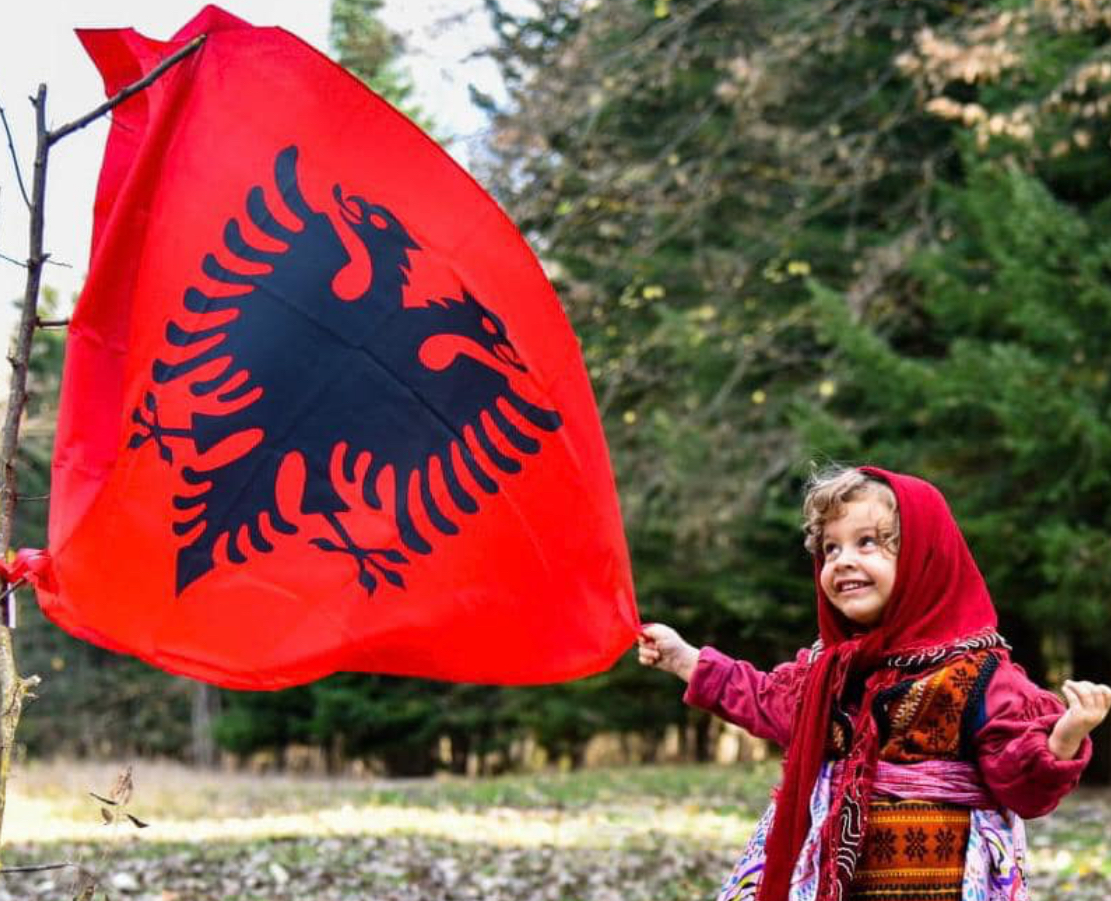 ME NJË FOTO TË VEÇANTË/ Rama uron 111 e Pavarësisë së Shqipërisë