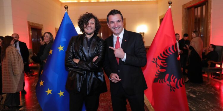 PAMJET/ Nga Ermal Meta e Mentor Haziri, VIP-at që morën pjesë në pritjen e Pavarësisë