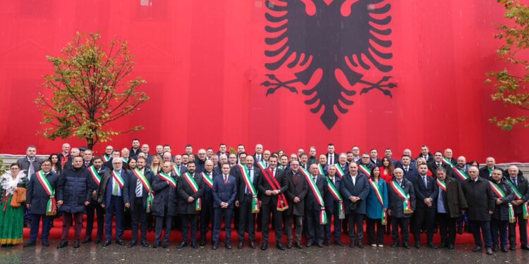 111-VJETORI I PAVARËSISË/ Veliaj: Po jetojmë ditët më të mira; Shqiptarët e bashkuar e çojnë vendin vetëm përpara
