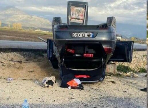 AKSIDENT NË SARANDË-KARDHIQ/ Automjeti me targa rumune përmbyset në rrugën pa sinjalistikë, s’gjendet drejtuesi