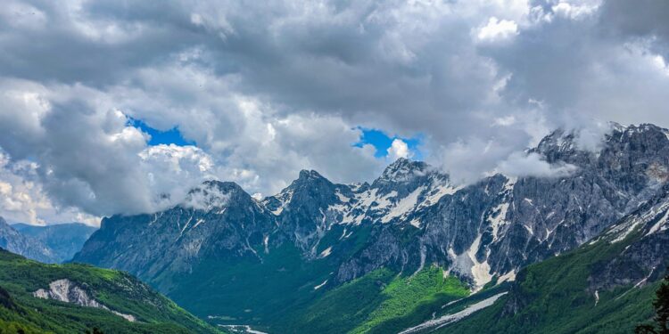 “ËNDËRR PËR ALPINISTËT”/ National Geographic rendit Shqipërinë në vendin e parë për t’u vizituar