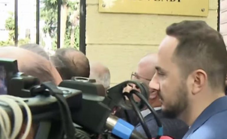 “TË AFROHET NJERI TË MË PREKË, DO E SHIHNI”/ Salianji përplaset me gardistët në Kryesinë e Kuvendit