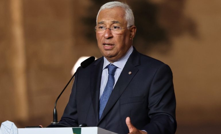 PORTUGALI/ Antonio Costa jep dorëheqjen pas hetimeve për korrupsion, arrestohen shefi i kabinetit qeveritar, një ndihmës dhe…