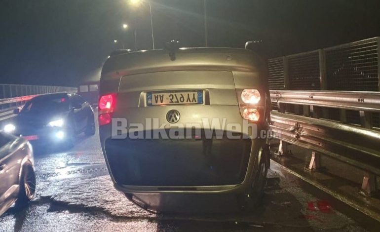 TJETËR AKSIDENT I RËNDË/ Automjeti përmbyset mbi urën 158 metra të lartë të Rrugës së Arbrit