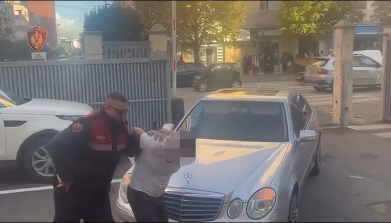 EMRAT/ Shisnin kanabis në zonat që frekuentoheshin nga të rinjtë, arrestohen 4 persona në Kavajë