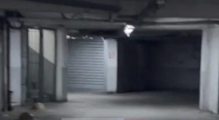 E BRAKTISI FOSHNJËN NË GARAZH/ 30 vjeçarja: E linda aty dhe e lashë se më braktisi i dashuri! Nëna e saj: Nuk e dinim…