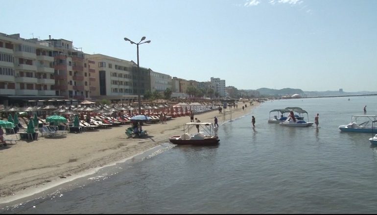 E RËNDË/ Mbytet 53-vjeçarja në plazhin e Durrësit (EMRI)
