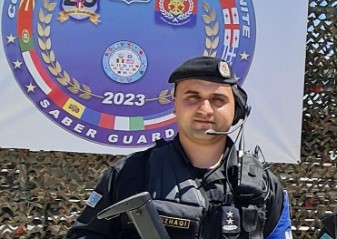 SHERRI NË VORË/ Kush është ushtaraku i arrestuar, qëlloi me armën e shërbimit autorin që i plagosi vëllain
