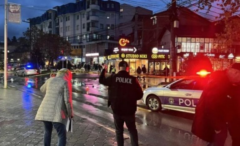 GRABITJE “SPEKTAKOLARE” NË KOSOVË/ 4 hajdutë të maskuar vjedhin argjendarinë në mes të ditës