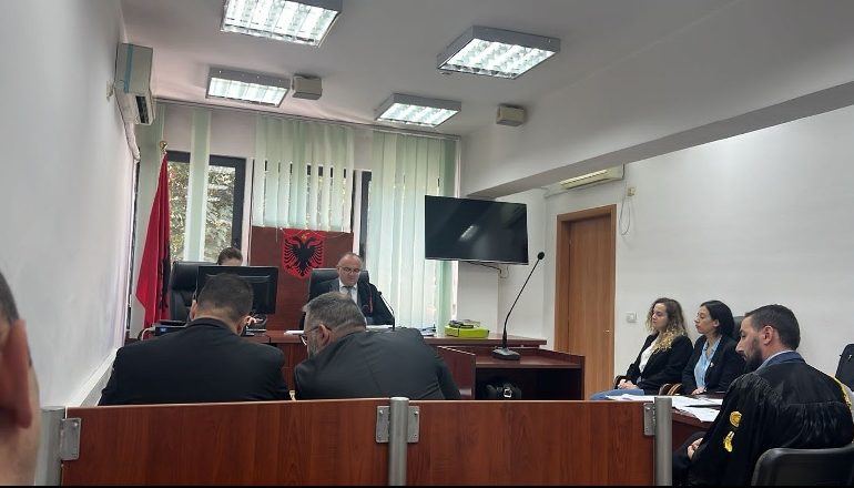 GJYQI PËR PD/ Gjykata merr vendimin, pezullon çështjen e kërkesës së Lulzim Bashës
