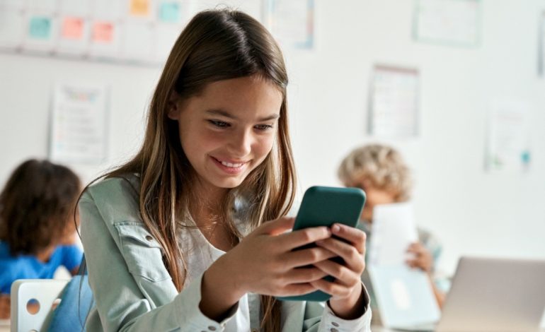 SAMSUNG GALAXY ME NJË VEÇORI TË RE/ Gjiganti i teknologjisë po përgatit smartphone me mjet përkthimi dhe interpretimi në kohë reale