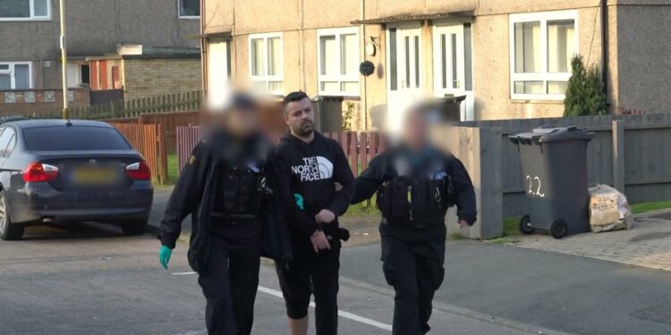 DREJTOHEJ NGA DY VËLLEZËR/ 70 vjet burg për bandën shqiptare të kokainës në Britani (EMRAT)