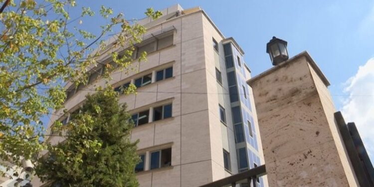 MORËN LEJE NDËRTIMI ME TË DHËNA TË RREME/ Prokuroria e Tiranës kërkon arrest në burg për 2 arkitektë