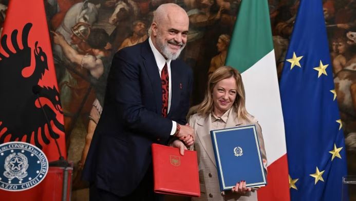 U NËNSHKRUA NGA RAMA DHE MELONI/ Këshilli i Ministrave miraton marrëveshjen me Italinë për emigrantët