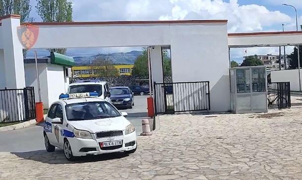 EMRI/ Zbardhja e tetë ngjarjeve kriminale, përfundon në pranga 24-vjeçari. Ja për çfarë akuzohet grupi
