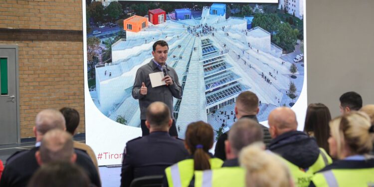 BUXHETI 2024/ Veliaj: 10 herë më i madh se më parë. Sot qyteti është më i sigurt, është rritur…