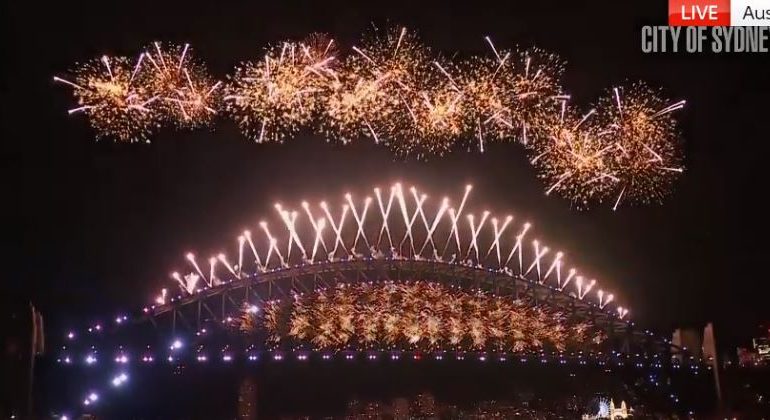 SPEKTAKËL FISHEKZJARRESH/ Australia pret Vitin e Ri 2024