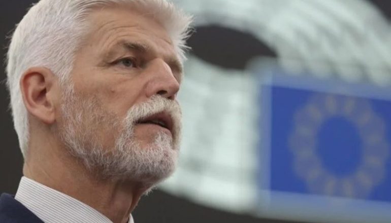 PARALAJMËRIMI i presidentit çek: Lufta në Ukrainë do të kthehet në favor të Putinit në vitin 2024