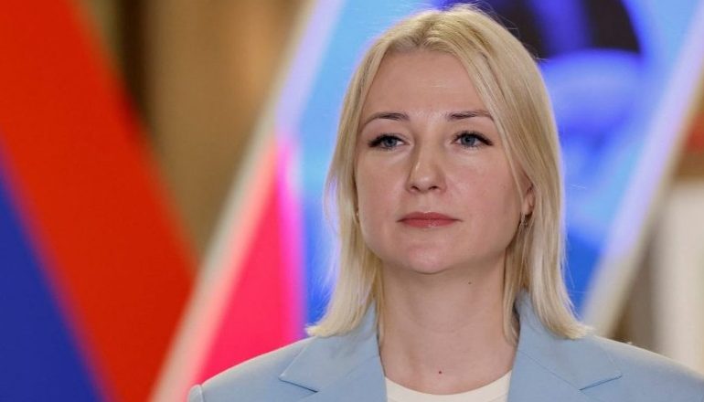 RUSI/ Ish-gazetarja Dountsova sfidon Putinin në zgjedhjet presidenciale
