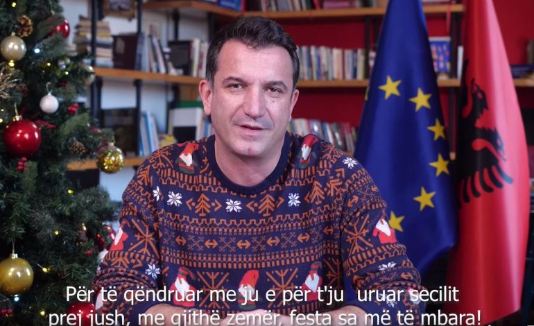 URON QYTETARËT PËR FESTAT E FUNDVITIT/ Veliaj: Një vit i jashtëzakonshëm për Tiranën, na presin shumë plane dhe projekte me energji pozitive