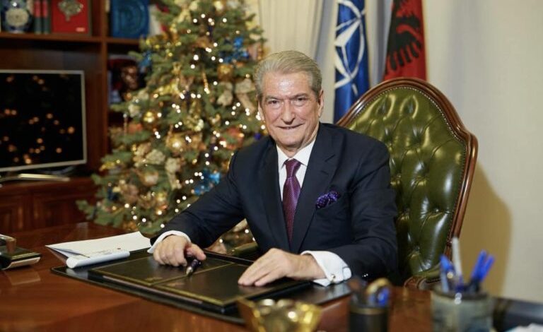 “SHQIPËRIA HUMBI SHUMË KËTË VIT”/ Berisha urim për 2024-ën nga arresti shtëpiak: Misioni ynë do të realizohet këtë vit!