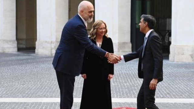 FOTOLAJ/ Takimi në Palazzo Chigi: Meloni-Sunak-Rama
