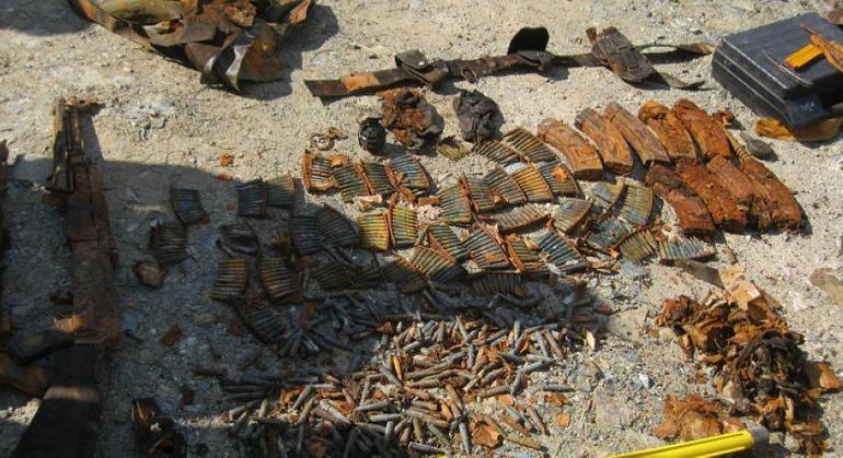 DETAJET E PARA/ Gjendet një arsenal armësh në Gramsh…