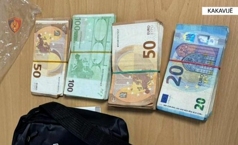 NUK U DEKLARUAN NË KAKAVIJË/ Sekuestrohen mbi 19 mijë euro, e pëson 46-vjeçari
