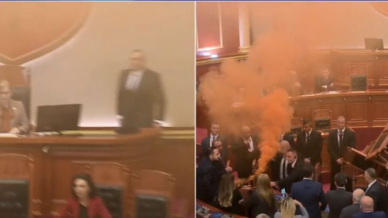 KAOS NË KUVEND/ “Po ik ore, budalla”, deputetët e opozitës Petro Koçit: Turp të kesh. Ik o komunist