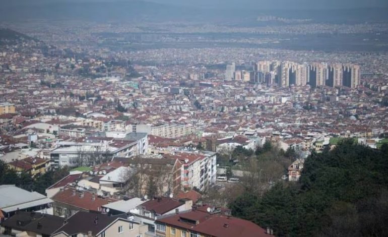 TRONDITET TURQIA NGA TËRMETI/ Regjistrohen lëkundjet 5.1 ballë në Bursa, dridhet dhe Stambolli