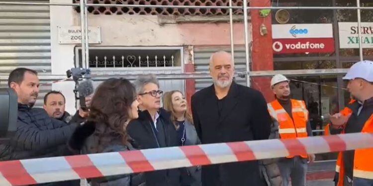 RAMA TUR TAKIMESH NË SHKODËR/ Shoqërohet nga Beci dhe Spiropali, inspekton punimet në hyrje të qytetit