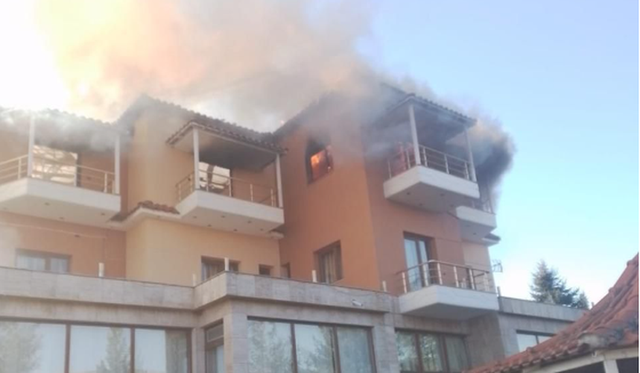 DETAJET E PARA/ Përfshihet nga flakët hoteli në Devoll, ja shkaku