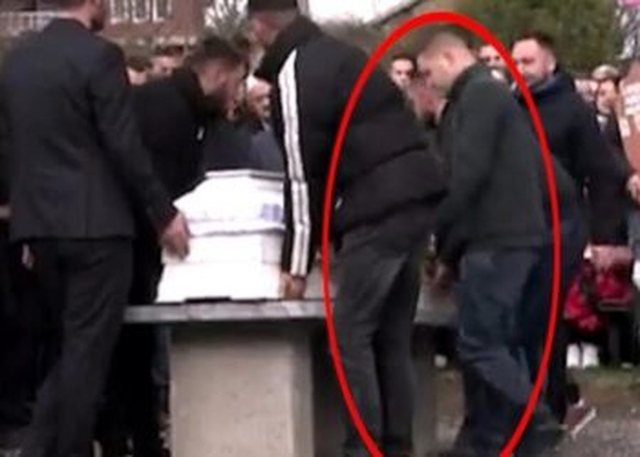 ORGANIZOI VRASJEN E BASHKËSHORTES ME GJAKËFTOHTËSI/ DETAJI që tradhtoi Naim Murselin në varrimin e Liridonës