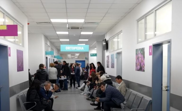 ANALIZA E REL: Deri në gjashtë orë pritje për shërbime specialistike në ambulancat e QKUK-së