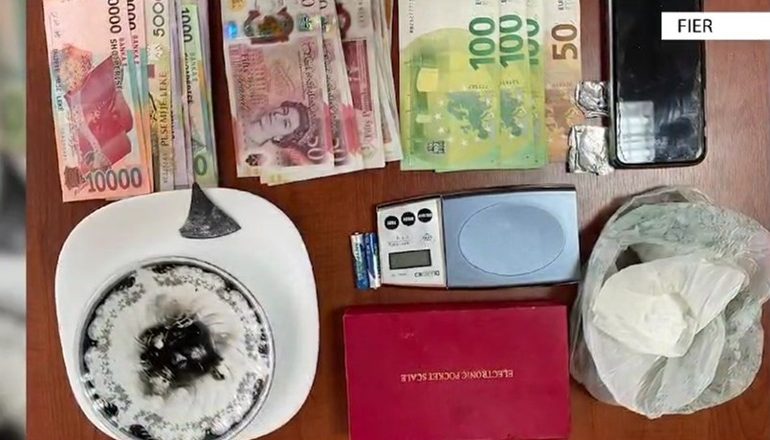 PAMJET/ Shiste kokainë me doza, arrestohet 33-vjeçari në Fier