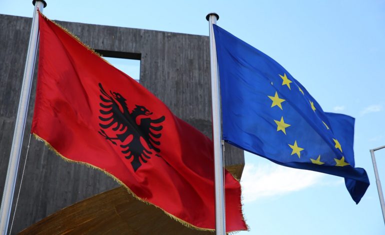 PARALAJMËRON KE: Ndryshimet klimatike, mungesa e fuqisë punëtore nga emigracioni, rrezikojnë ekonominë shqiptare