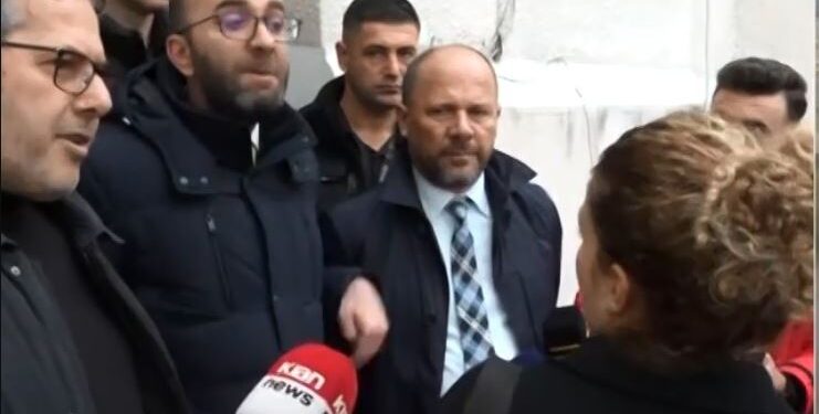 “IK PI*DHU, BURRACAK”/ Xhaçka i kthehet Bardhit pasi nuk e lejoi të hynte në Parlament