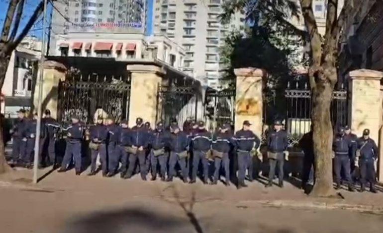 POLICIA “BLINDON” KRYESINË E KUVENDIT/ Berisha gati të nis protestën