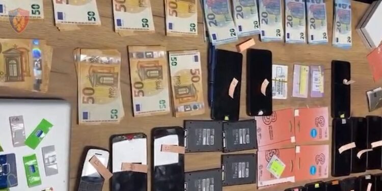 DETAJET E PARA/ Zbulohen dy call center që mashtronin të huajt, 4 në pranga: Çfarë gjeti policia