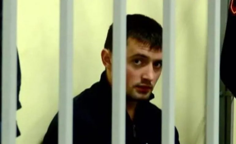 “DO TË TË MBYSIM”/ Shpëtoi Sokol Mjacajn nga të dënuarit, polici tregon si u vetëdorëzua: I vendosi vetë prangat