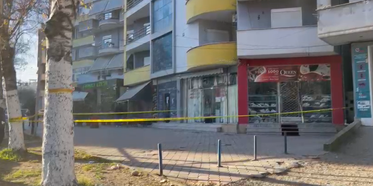E RËNDË/ Kishte shkuar për të festuar me shokët në Korçë, 18-vjeçari hidhet nga nga kati i 9 i pallatit