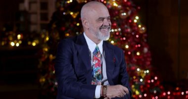 “VITI 2023 MË I MIRI I SHQIPËRISË”/ Kryeministri Rama uron Vitin e Ri 2024: Mbrëmje të gëzuar të gjithë shqiptarëve