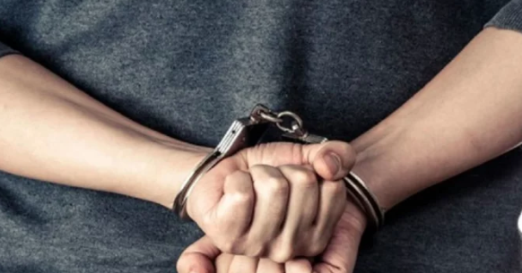 MASHTRONIN PËR INVESTIME NË BURSA FIKTIVE/ Arrestohen një vajzë e një djalë në Shkodër